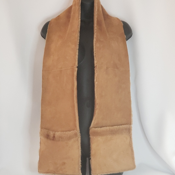 Autunno shearling scarf with pockets - Picture 2 of 7